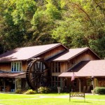 Visitor center at Lost World Caverns