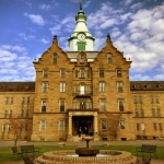 Hosts welcome asylum guests