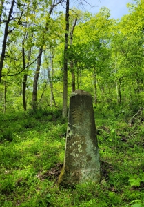 The Sinclair The cornerstone was part of a project to resurvey and permanently delineate the Mason Dixon Line in 1883-1885 conducted by surveyor Cephas Sinclair. 