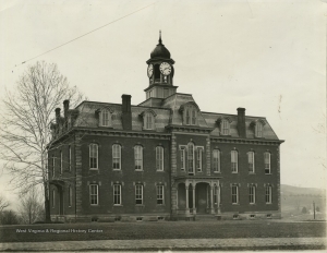 Flanking Woodburn Circle to the south, Martin Hall now houses the university's school of journalism.